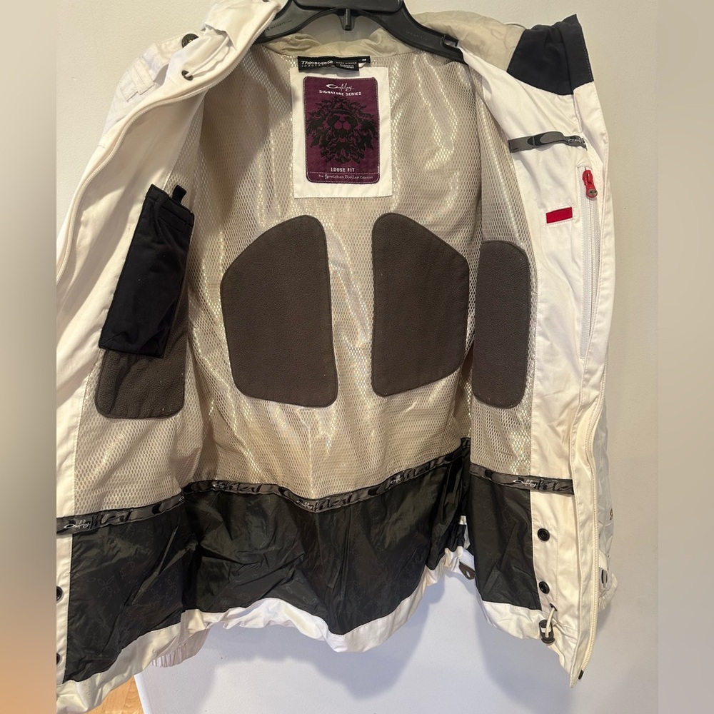 Oakley Signature Series White Ski & Snowboarding Insulated Jacket